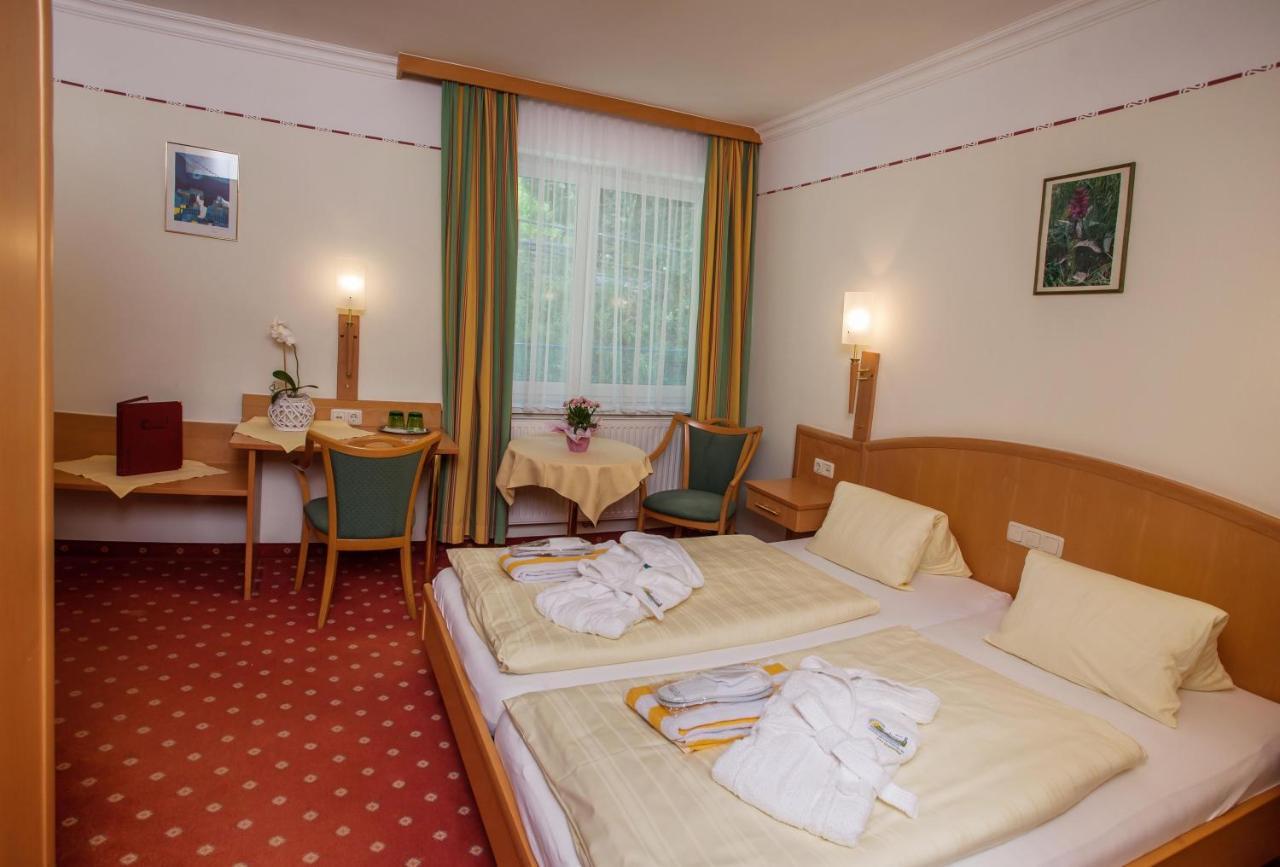 Landhotel Gruenberg Am See Gmunden Exterior photo